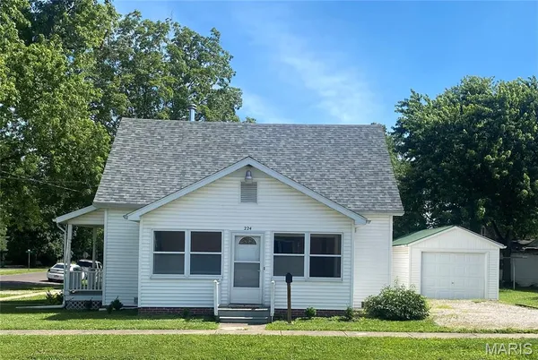 $155,000 | 224 Vine Street, Greenville, IL 62246
