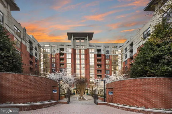 $2,100 | 1021 North Garfield Street, Unit B35, Arlington, VA 22201
