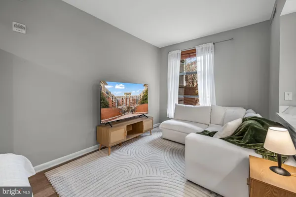 $2,100 | 1021 North Garfield Street, Unit B35, Arlington, VA 22201