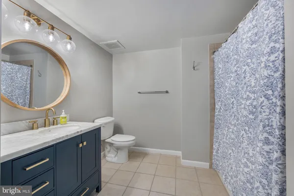 $2,100 | 1021 North Garfield Street, Unit B35, Arlington, VA 22201