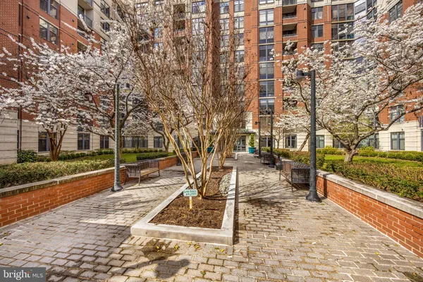 $2,100 | 1021 North Garfield Street, Unit B35, Arlington, VA 22201