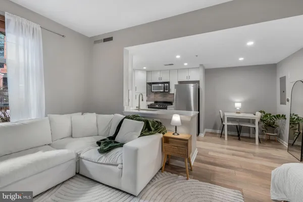 $2,100 | 1021 North Garfield Street, Unit B35, Arlington, VA 22201