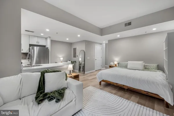 $2,100 | 1021 North Garfield Street, Unit B35, Arlington, VA 22201