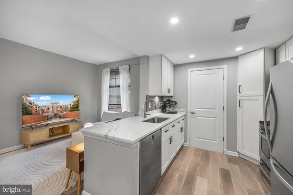 $2,100 | 1021 North Garfield Street, Unit B35, Arlington, VA 22201