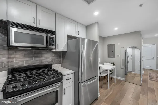 $2,100 | 1021 North Garfield Street, Unit B35, Arlington, VA 22201