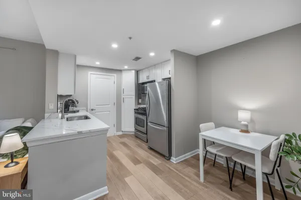 $2,100 | 1021 North Garfield Street, Unit B35, Arlington, VA 22201