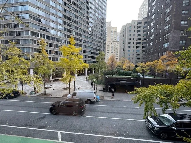 $4,825 | 405 East 54th Street, Unit 2N | Sutton Place