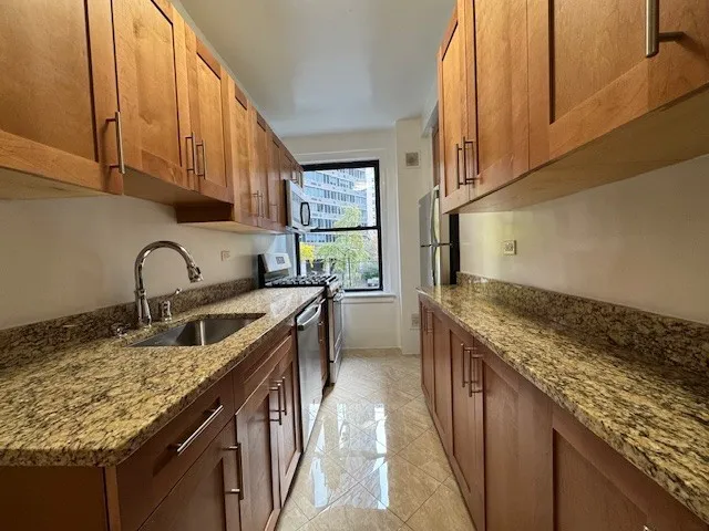 $4,825 | 405 East 54th Street, Unit 2N | Sutton Place