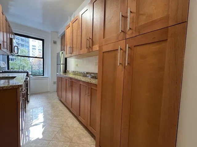 $4,825 | 405 East 54th Street, Unit 2N | Sutton Place