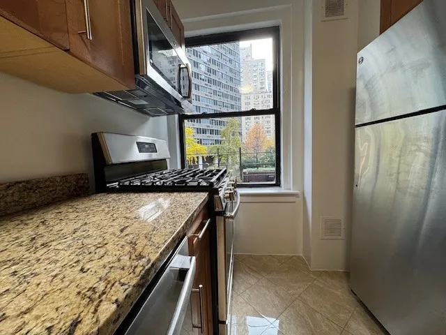 $4,825 | 405 East 54th Street, Unit 2N | Sutton Place