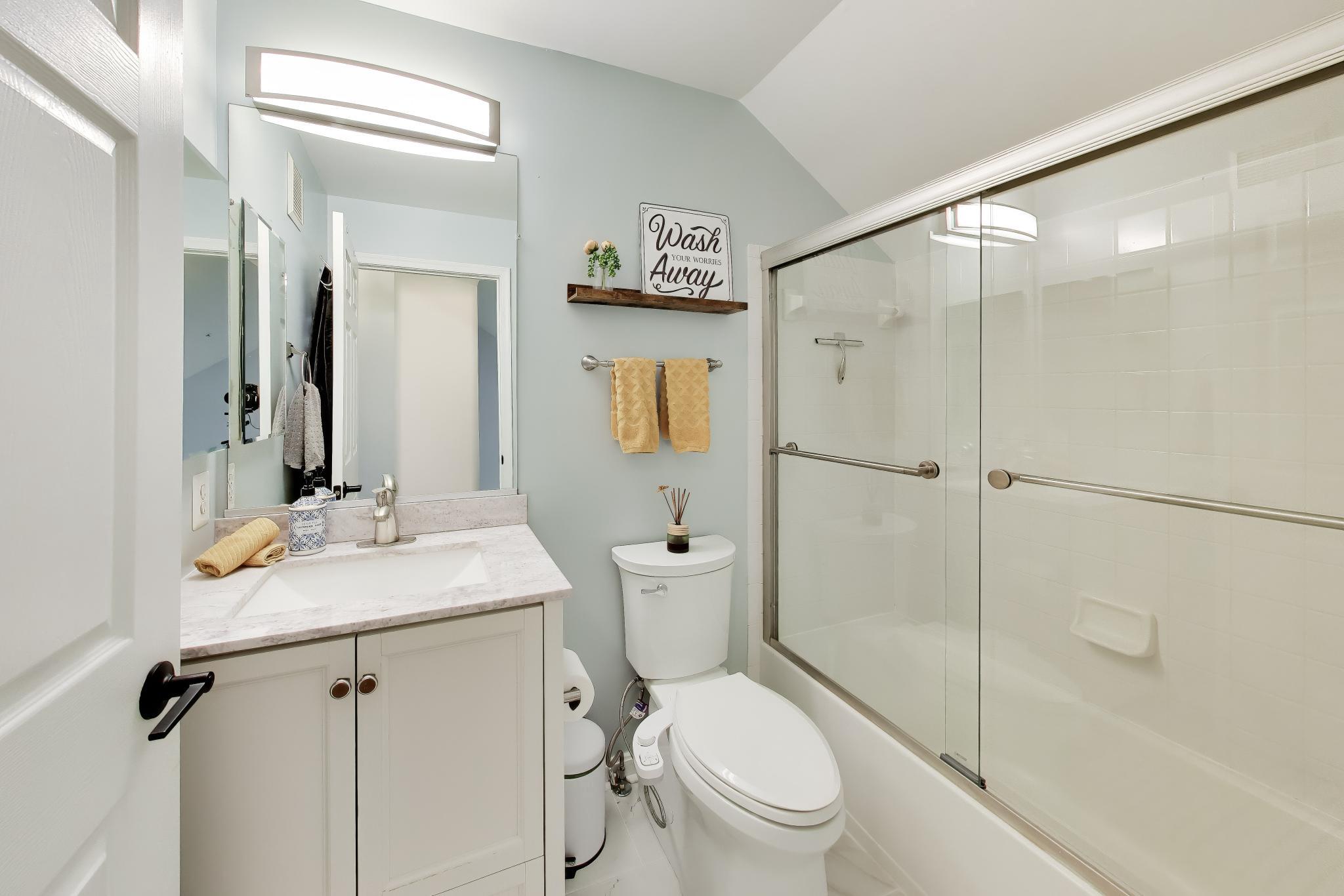 11830 Breton Court, Unit 23B Reston, VA 20191 - Photo 27 of 43 Upstairs Hall Bath
