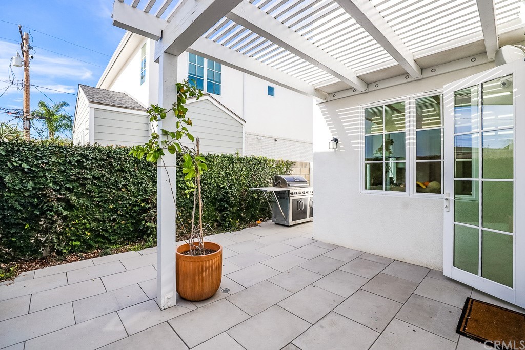355 Rochester Street Costa Mesa, CA 92627 - Photo 33 of 34 a view of outdoor space and barbecue grill