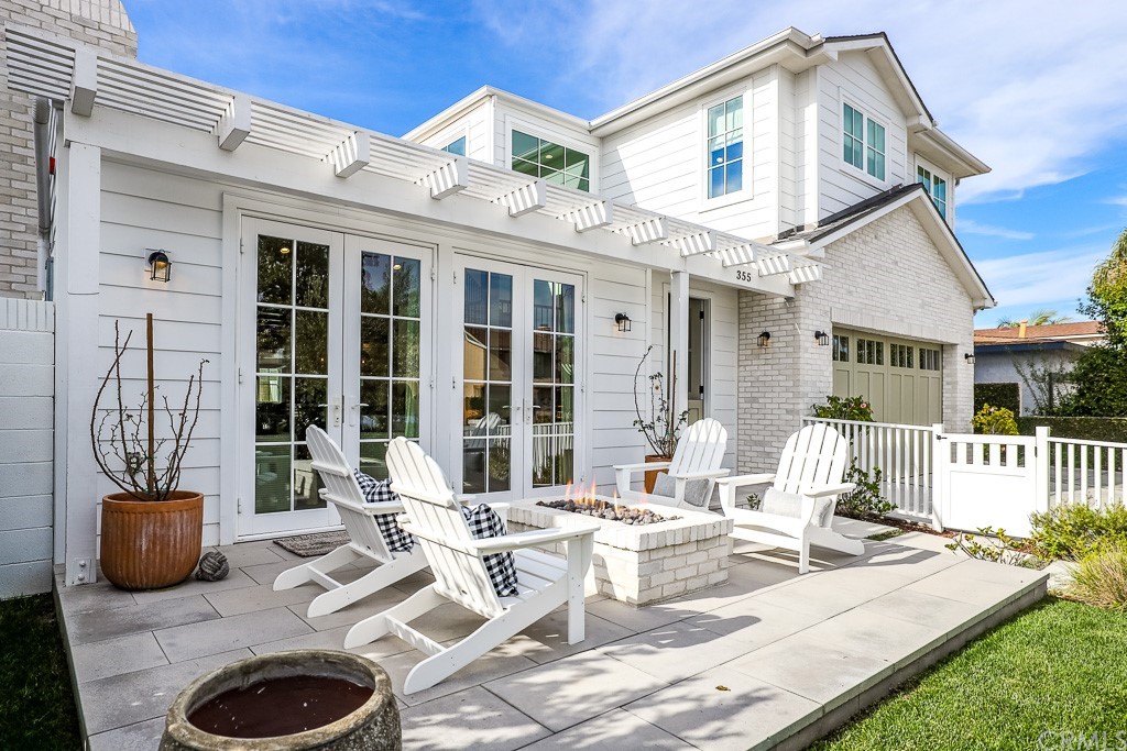 355 Rochester Street Costa Mesa, CA 92627 - Photo 4 of 34 a view of a patio with couches table and chairs and potted plants