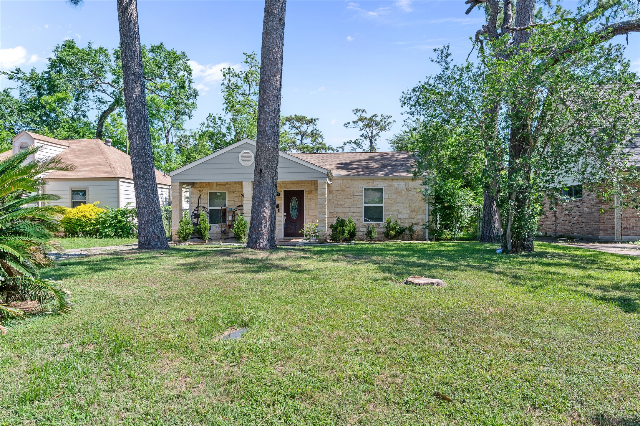 3853 Rosedale Street Houston, TX 77004 - Photo 49 of 50 Home has large front yard set back from street for added privacy.