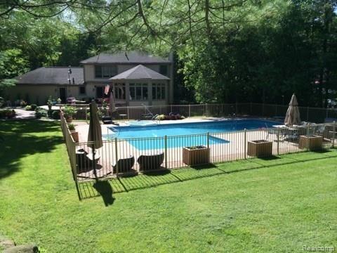 8708 Clement Road Clarkston, MI 48346 - Photo 3 of 27 170111_065450_1.jpeg