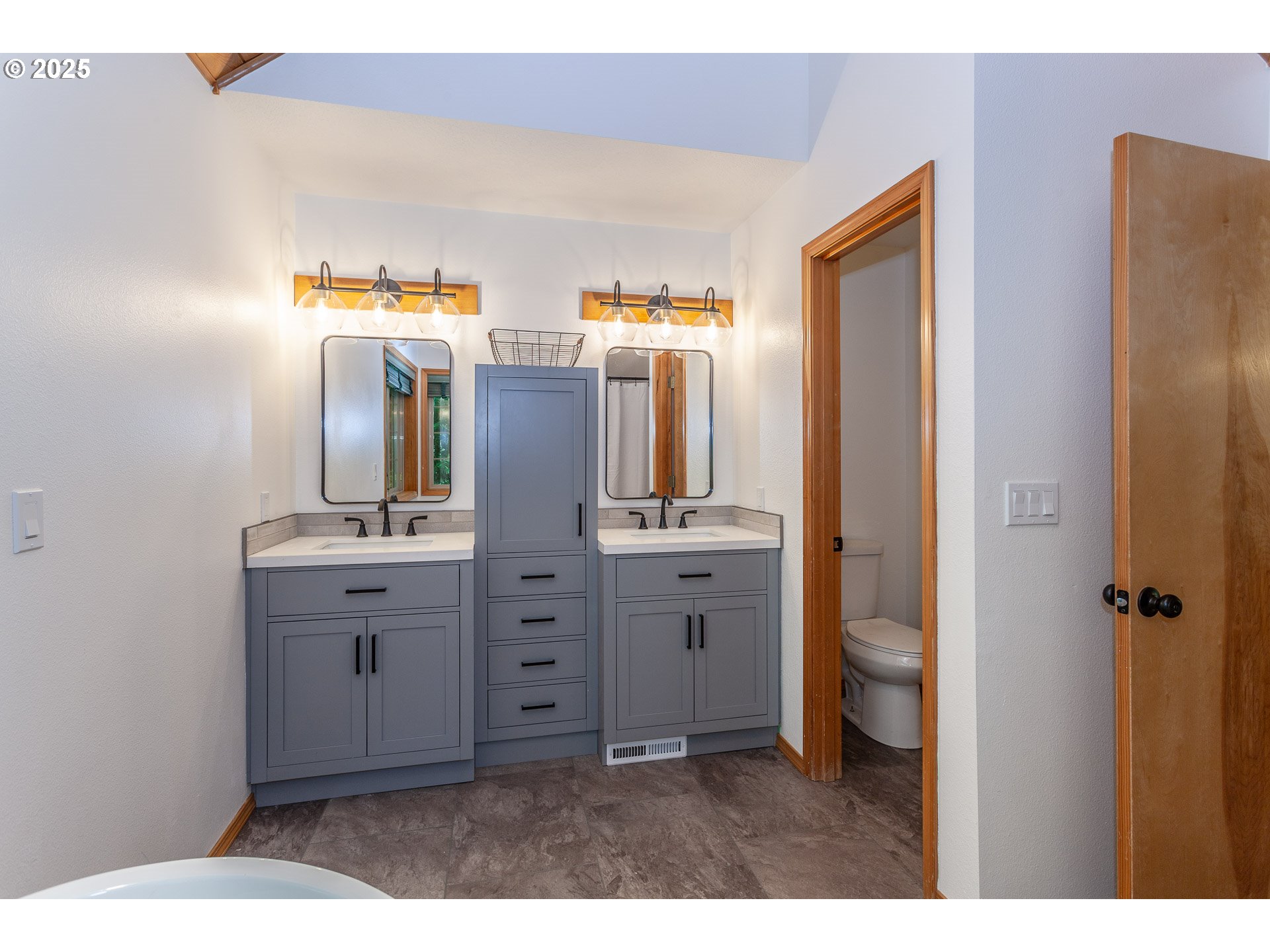 29409 East Edgewater Drive Welches, OR 97067 - Photo 15 of 48 a bathroom with a sink vanity granite and a mirror