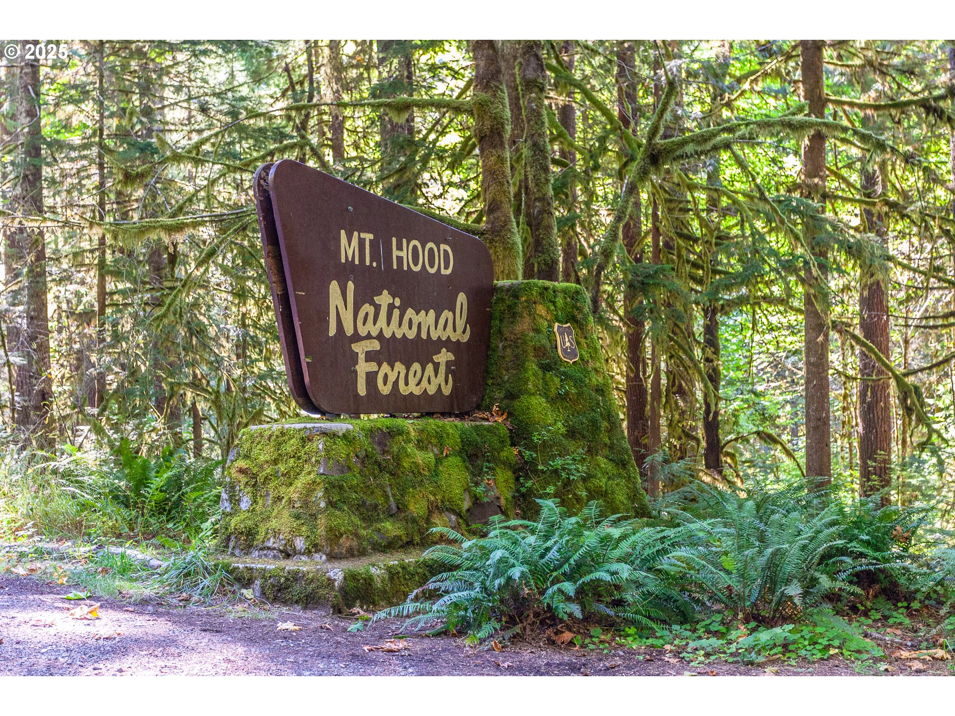 29409 East Edgewater Drive Welches, OR 97067 - Photo 43 of 48 a sign broad on the side of the road
