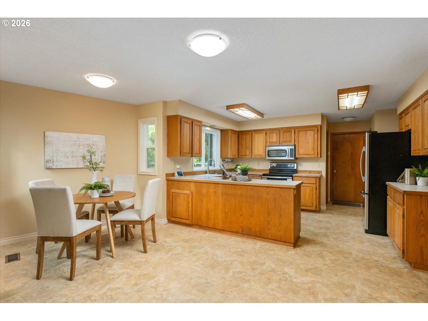 31200 Southwest Peach Cove Road West Linn, OR 97068 - Photo 13 of 48
