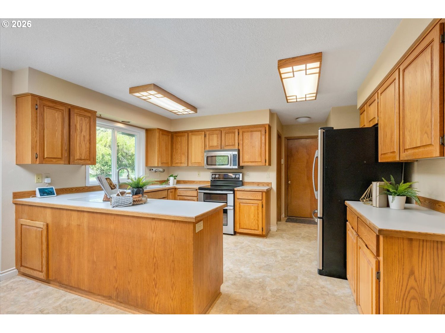 31200 Southwest Peach Cove Road West Linn, OR 97068 - Photo 15 of 48