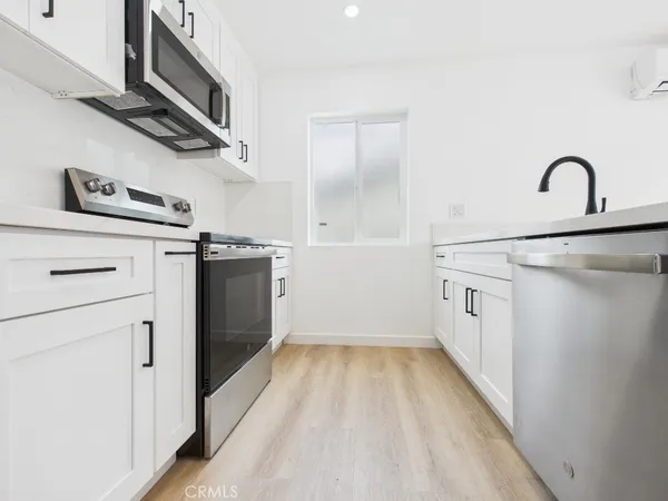 $2,650 | 748 Newport Avenue, Unit 5, Long Beach, CA 90804