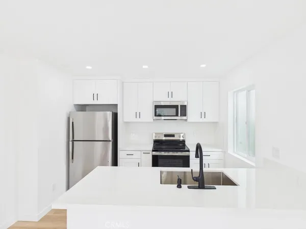 $2,650 | 748 Newport Avenue, Unit 5, Long Beach, CA 90804
