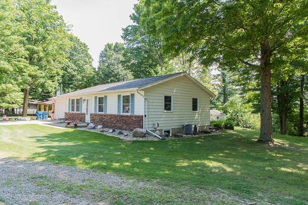 2305 Barney Road Kalamazoo, MI 49004 - Photo 2 of 43 DSC_3510a