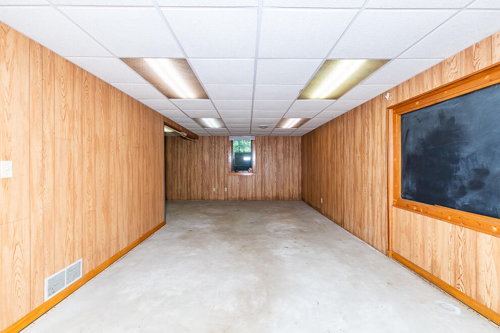 2305 Barney Road Kalamazoo, MI 49004 - Photo 37 of 43 RN5_2138