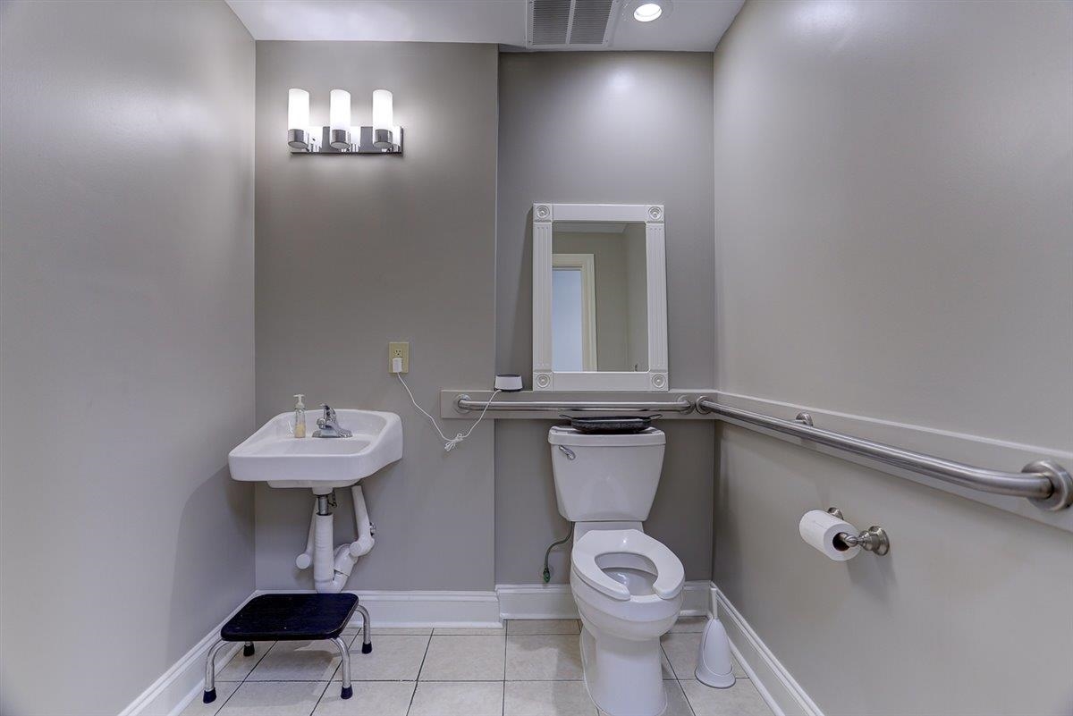 95 South Main Street, Unit 102 Memphis, TN 38103 - Photo 30 of 35 a bathroom with a toilet a sink and mirror