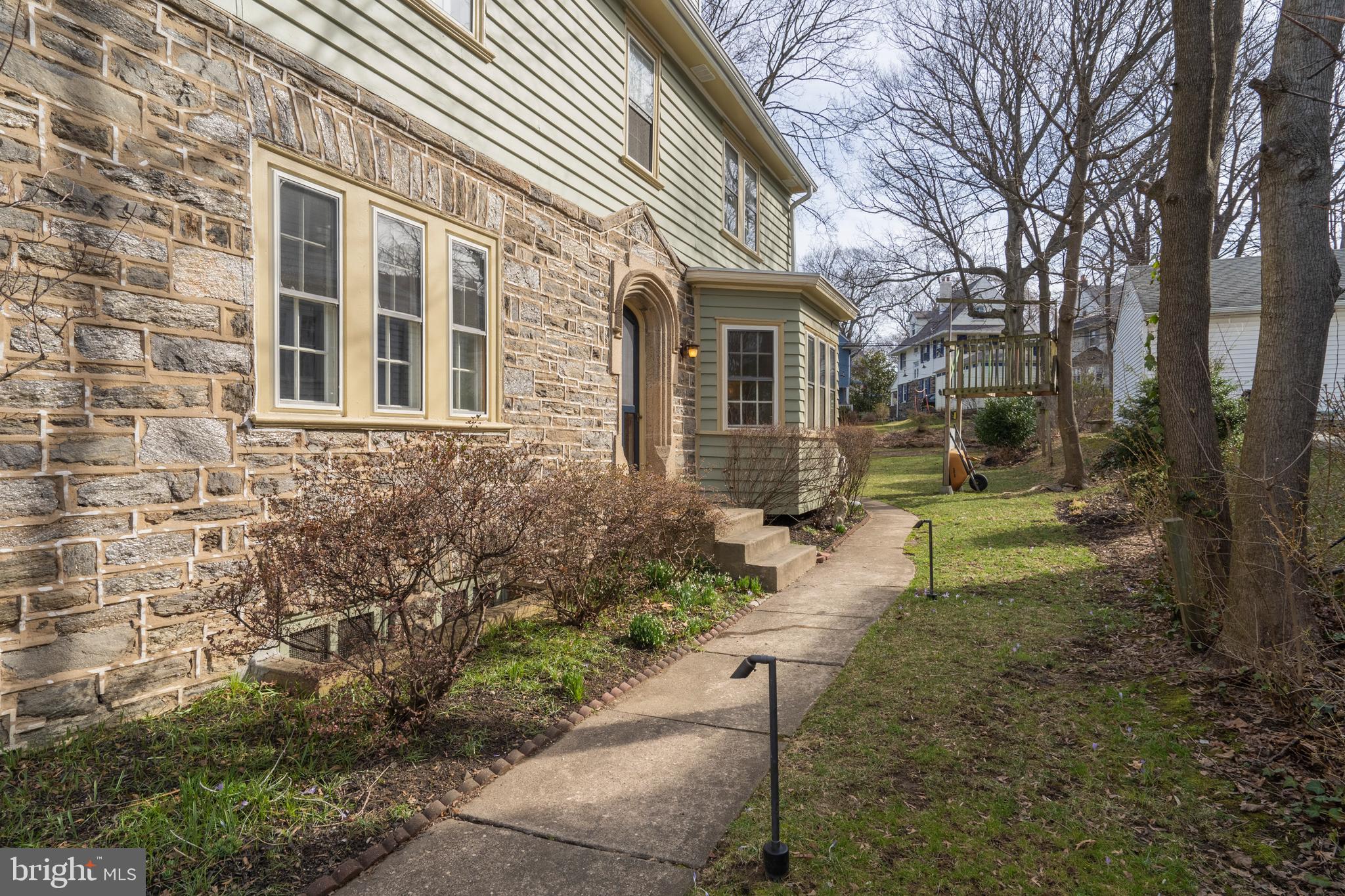 323 Pembroke Road Bala Cynwyd, PA 19004 - Photo 3 of 51