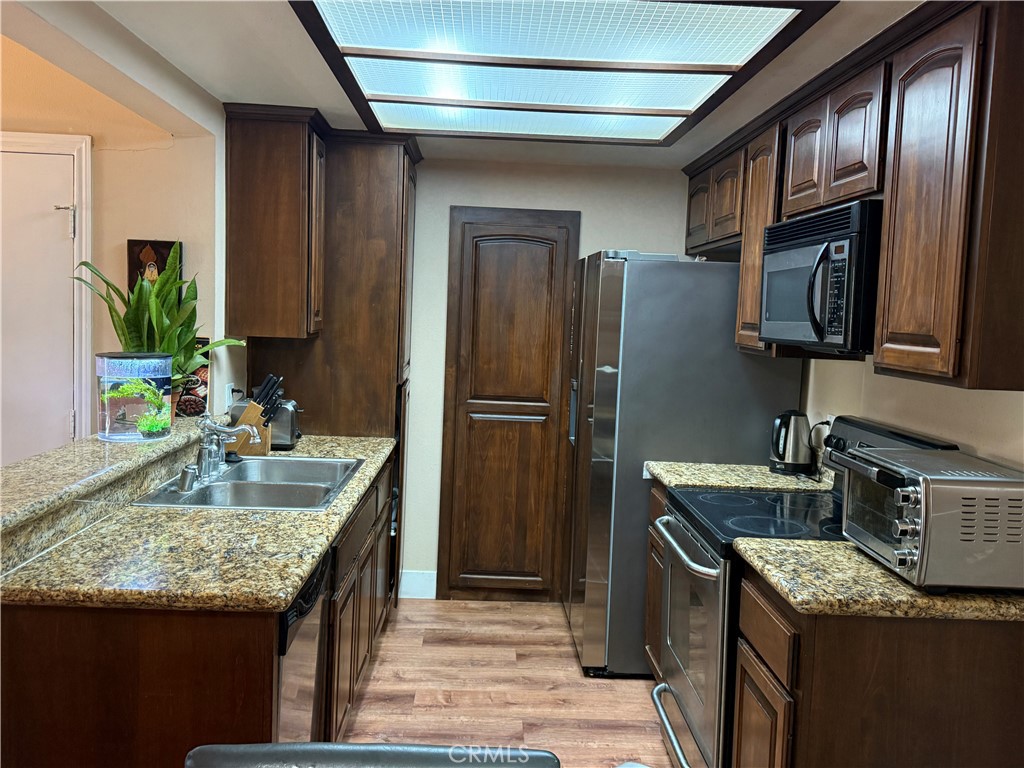 3535 Banbury Drive, Unit 94 Riverside, CA 92505 - Photo 4 of 28