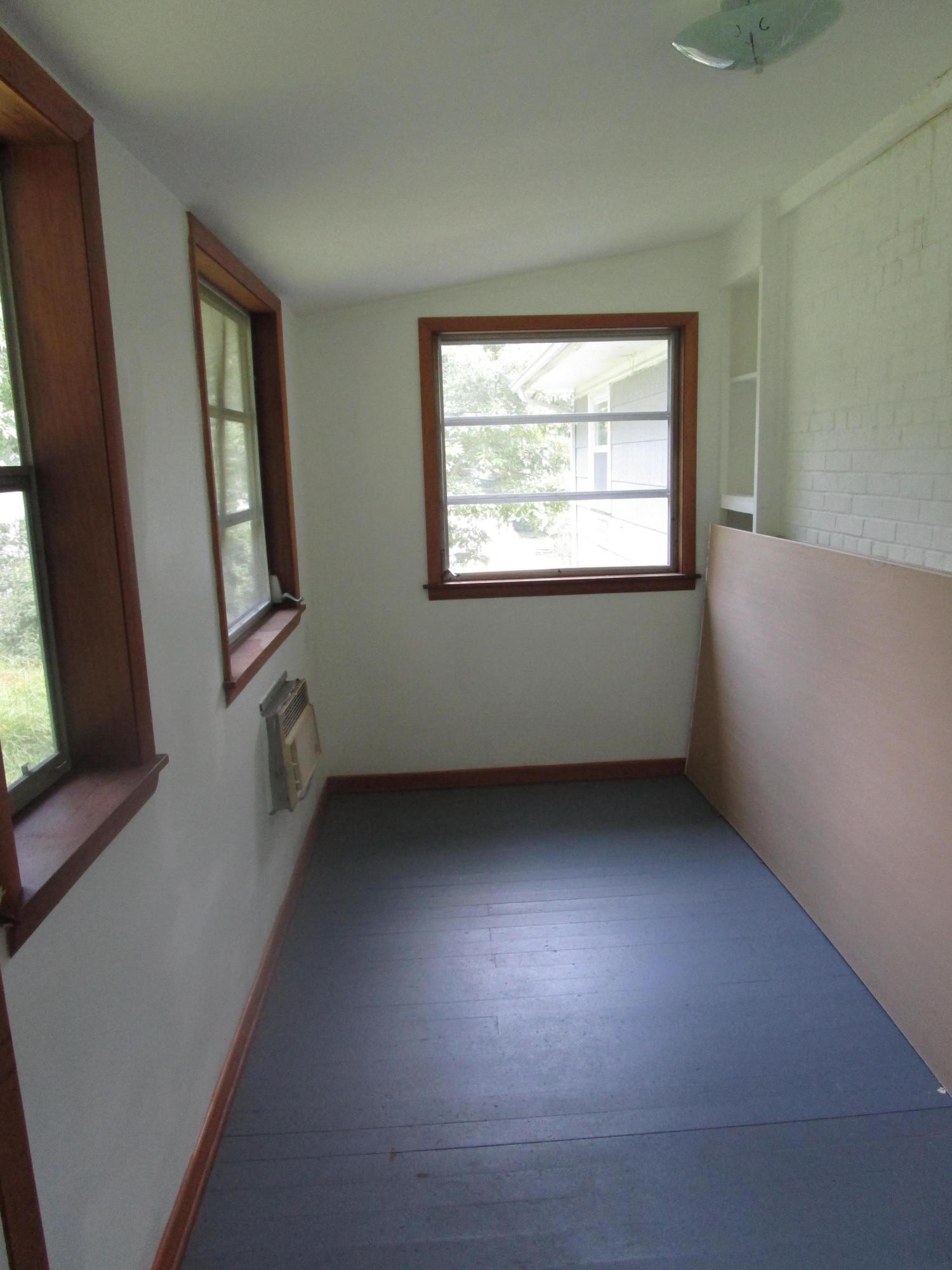 102 Darwin Lane Oak Ridge, TN 37830 - Photo 11 of 19 an empty room with windows