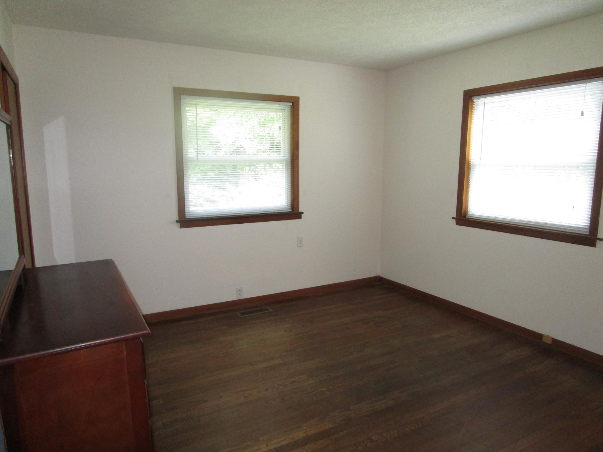 102 Darwin Lane Oak Ridge, TN 37830 - Photo 15 of 19 an empty room with a window