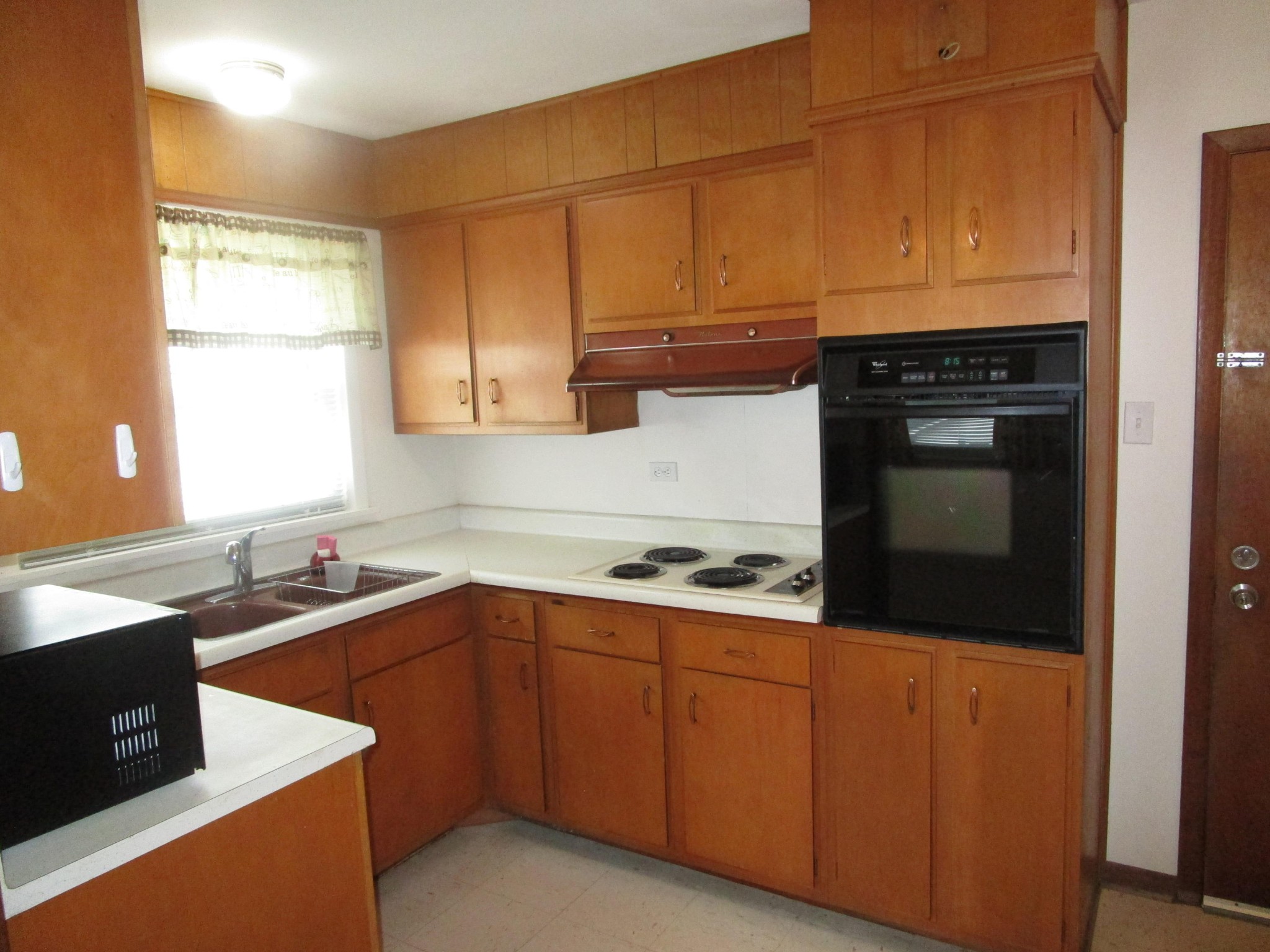 102 Darwin Lane Oak Ridge, TN 37830 - Photo 3 of 19 a kitchen with a sink stove and cabinets