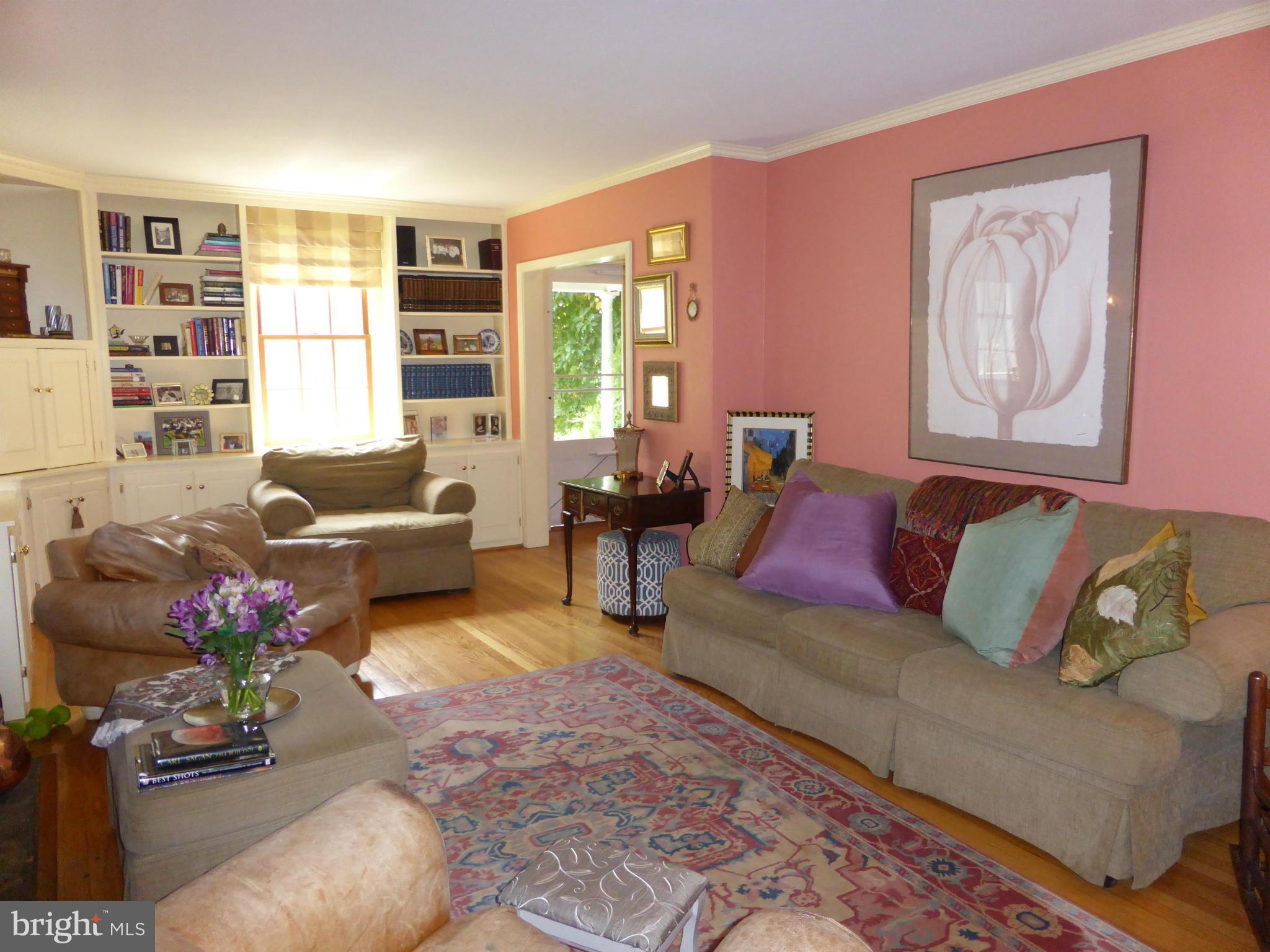 1412 Ruxton Road Baltimore, MD 21204 - Photo 4 of 23 Living Room