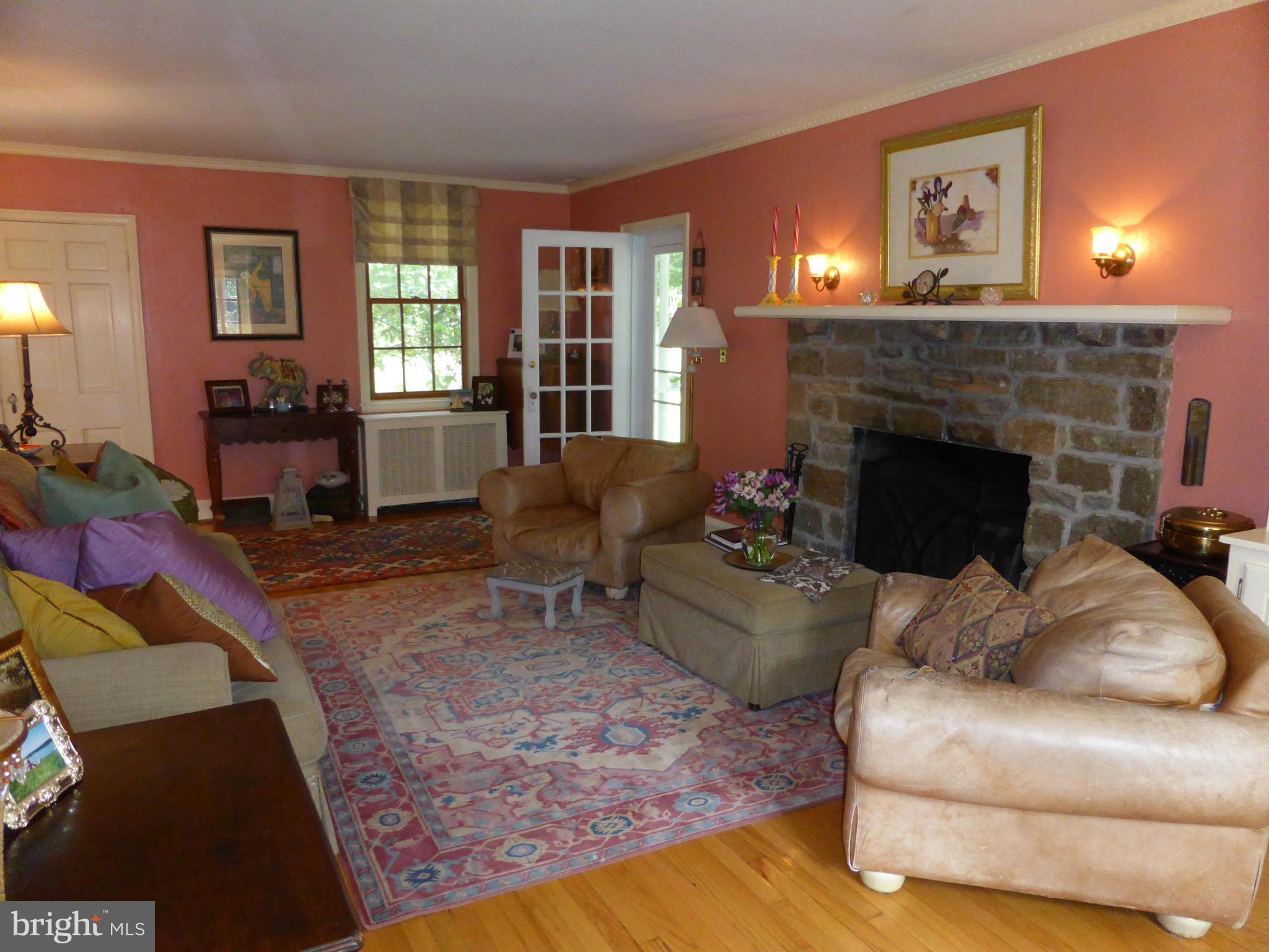 1412 Ruxton Road Baltimore, MD 21204 - Photo 5 of 23 Living Room