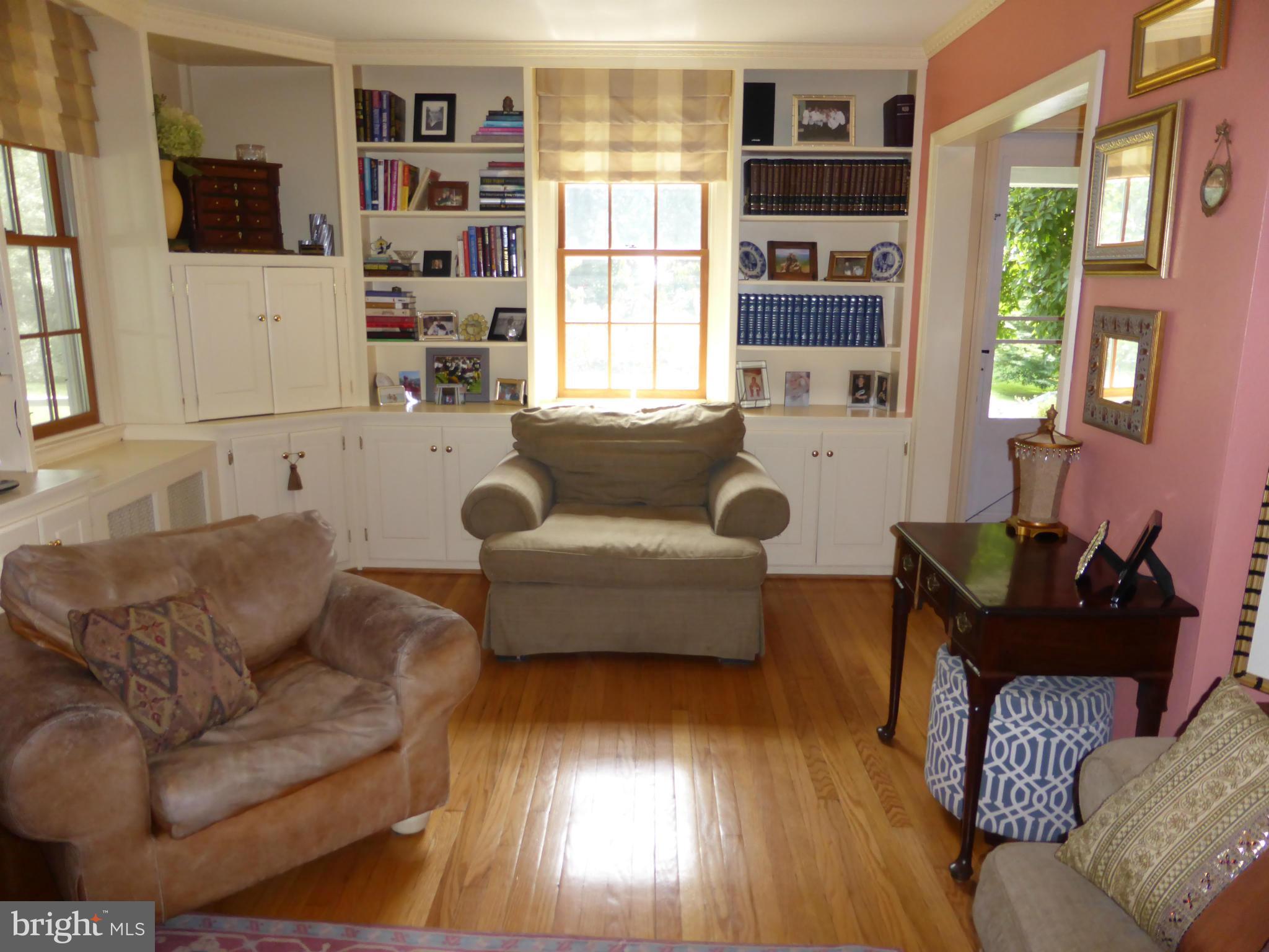 1412 Ruxton Road Baltimore, MD 21204 - Photo 6 of 23 Living Room