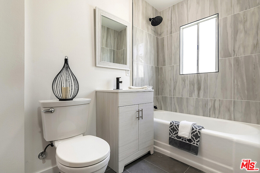 2041 Preuss Road Los Angeles, CA 90034 - Photo 14 of 21 Gallery Image 14