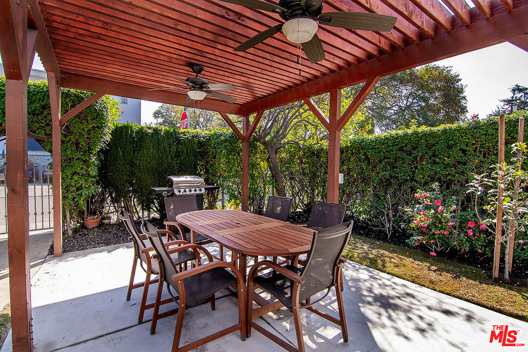 2041 Preuss Road Los Angeles, CA 90034 - Photo 3 of 21 Gallery Image 3
