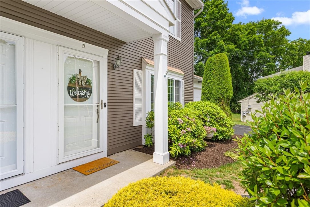7 Eagle Run, Unit B Warwick, RI 02818 - Photo 2 of 42