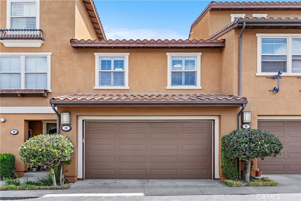 38 Pathway Irvine, CA 92618 - Photo 27 of 39 2 level home with 2 car garage