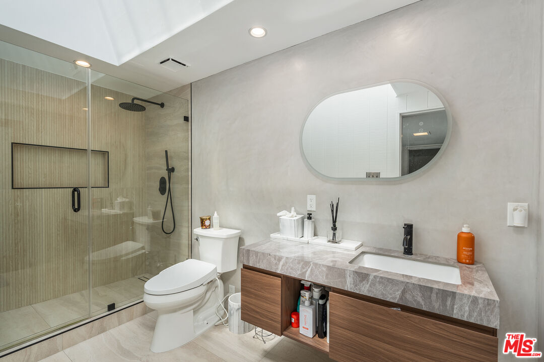 3641 Woodcliff Road Los Angeles, CA 91403 - Photo 12 of 26
