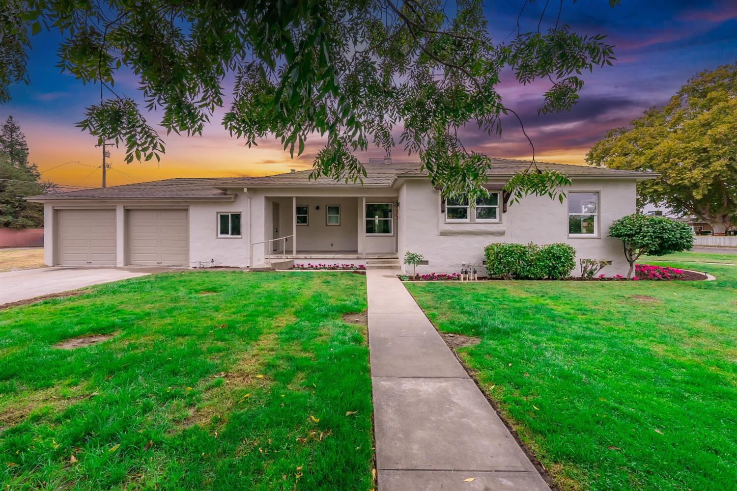 1600 West 5th Street Madera, CA 93637 - Photo 2 of 46 a front view of house with yard and green space