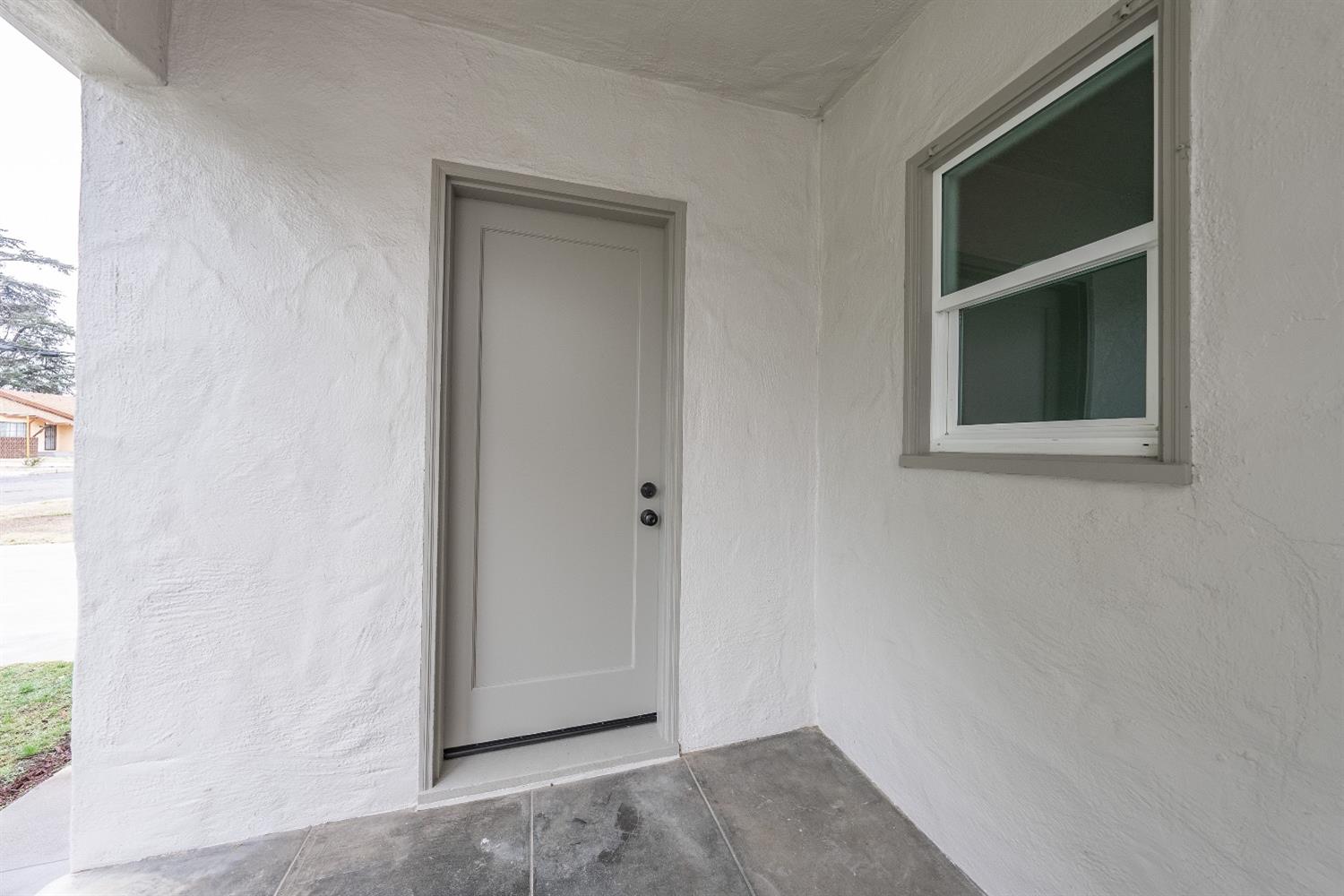 1600 West 5th Street Madera, CA 93637 - Photo 28 of 46 a view of an empty room with a window