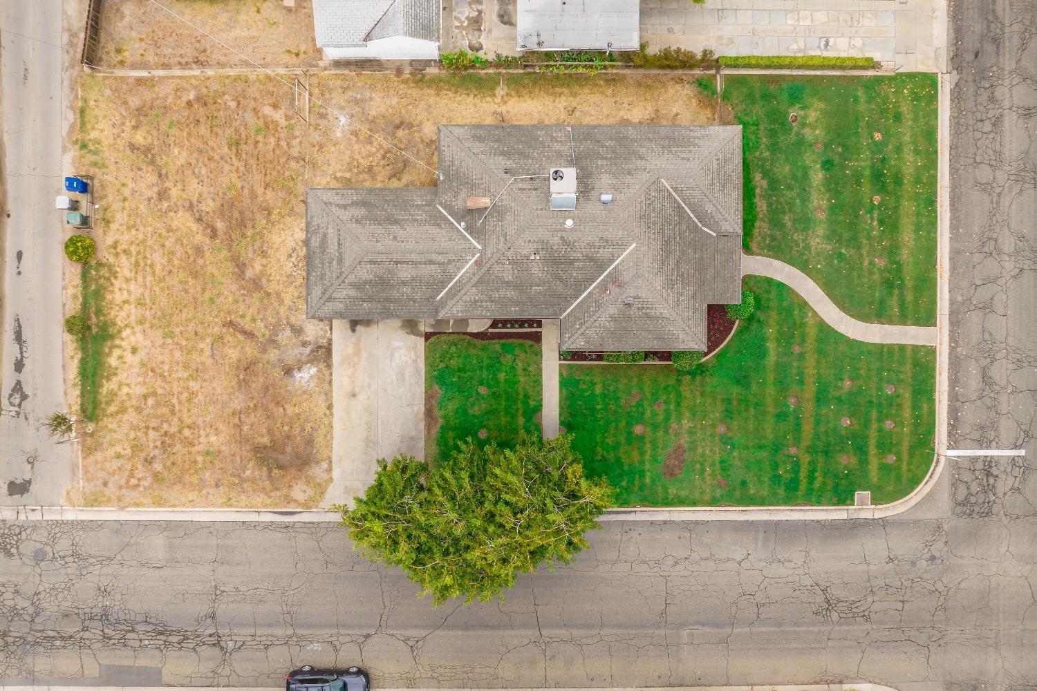 1600 West 5th Street Madera, CA 93637 - Photo 40 of 46 a view of a swimming pool with a garden and plants