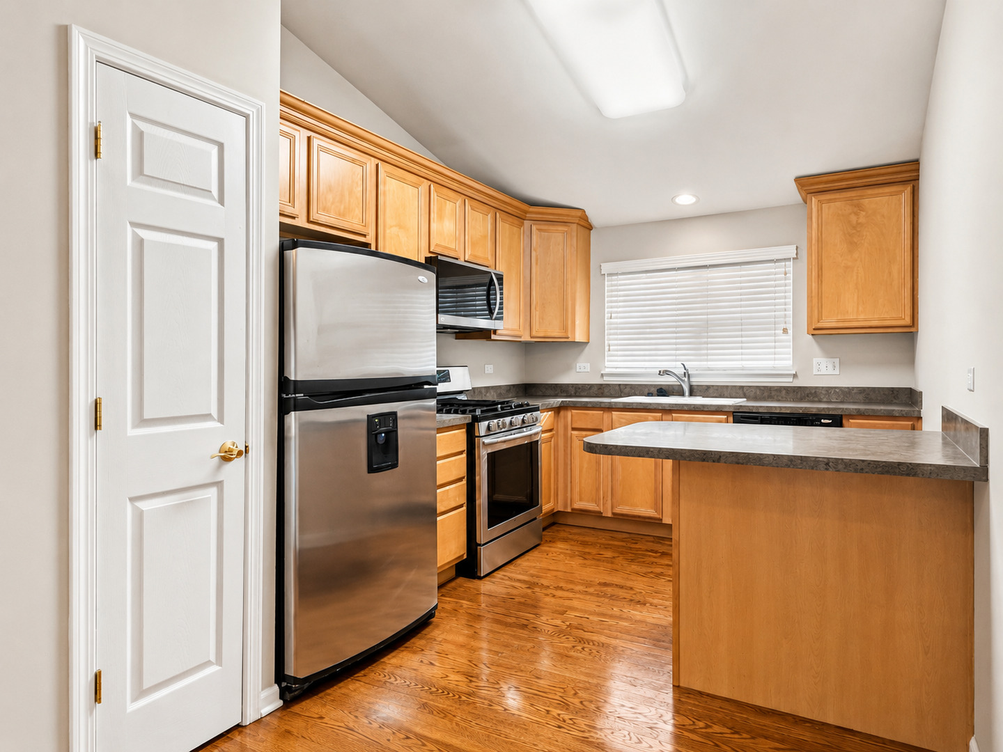 3159 Saganashkee Lane Naperville, IL 60564 - Photo 7 of 15