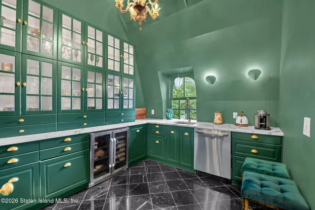 $1,200,000 | Undisclosed Address | Silver Lake