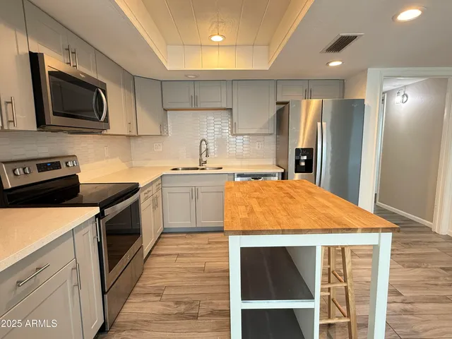 $1,895 | 13617 North 24th Avenue, Phoenix, AZ 85029