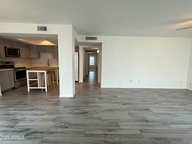 $1,895 | 13617 North 24th Avenue, Phoenix, AZ 85029