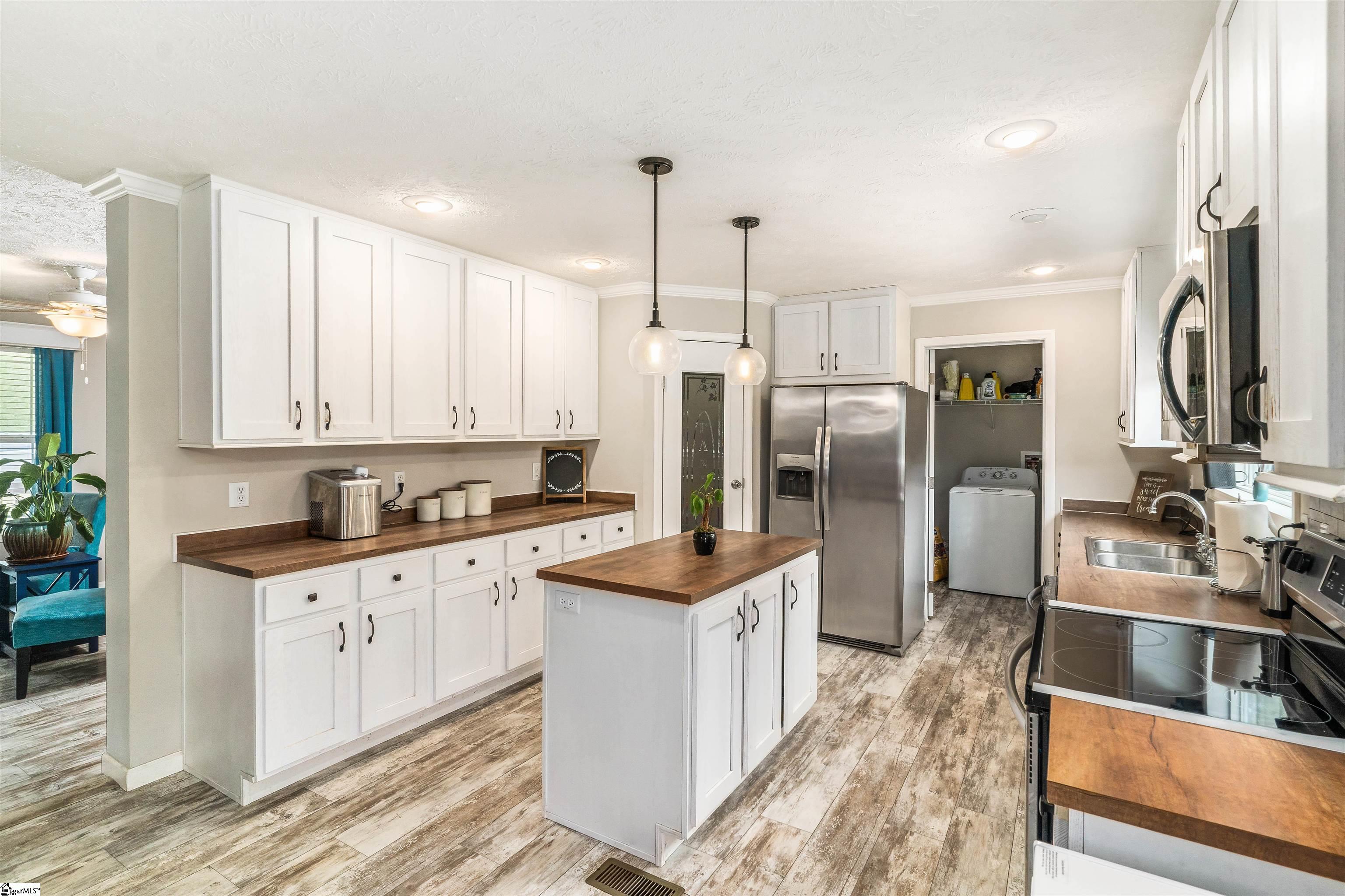 420 Pine Hills Road Woodruff, SC 29388 - Photo 7 of 30
