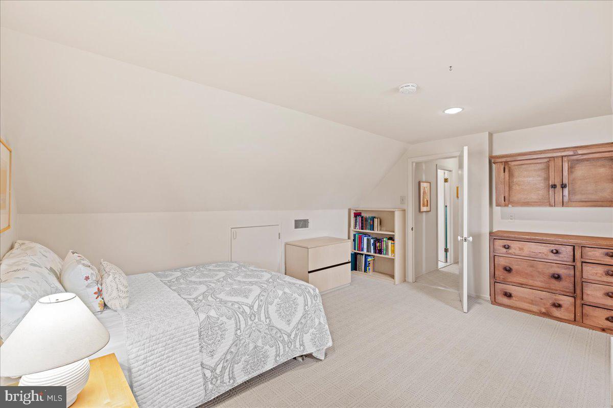 306 Garden Road Oreland, PA 19075 - Photo 23 of 42 Gallery Image 23